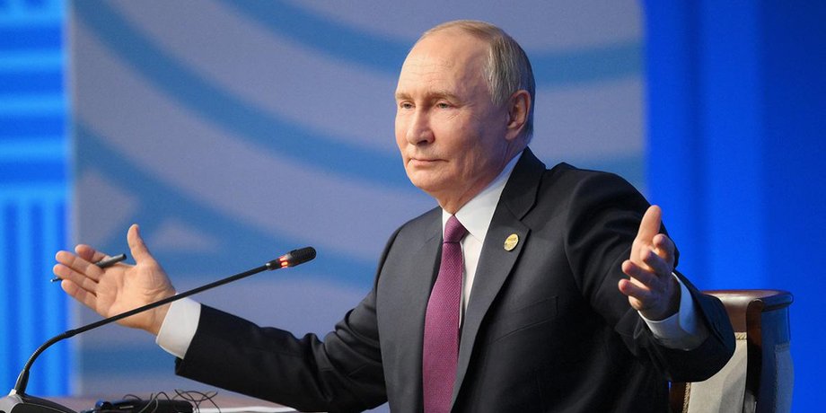 На архивных фотографиях обнаружили двойников Путина