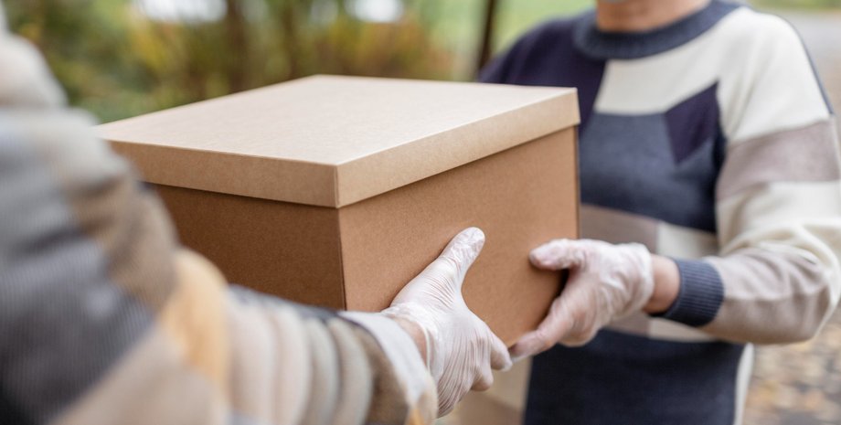 Хозяйка дома получала небольшие посылки, а потом заметила кое-что странное