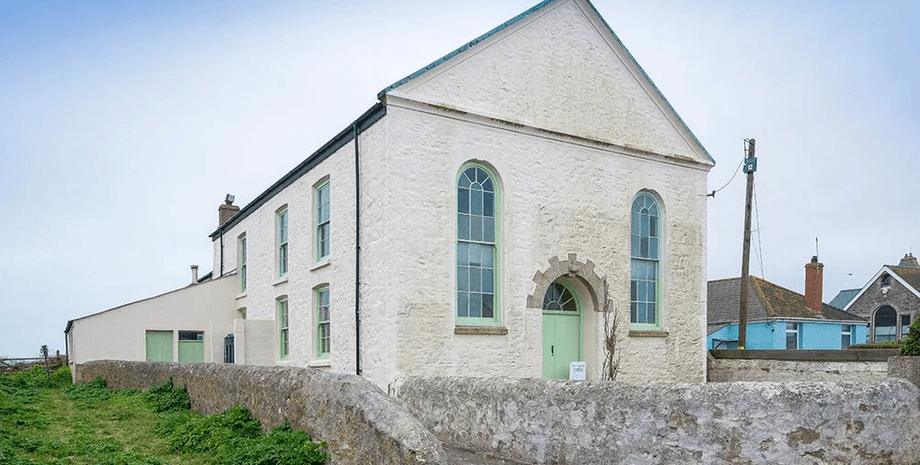 Старую часовню хотят превратить в дом для богачей: в общине вспыхнула "война"