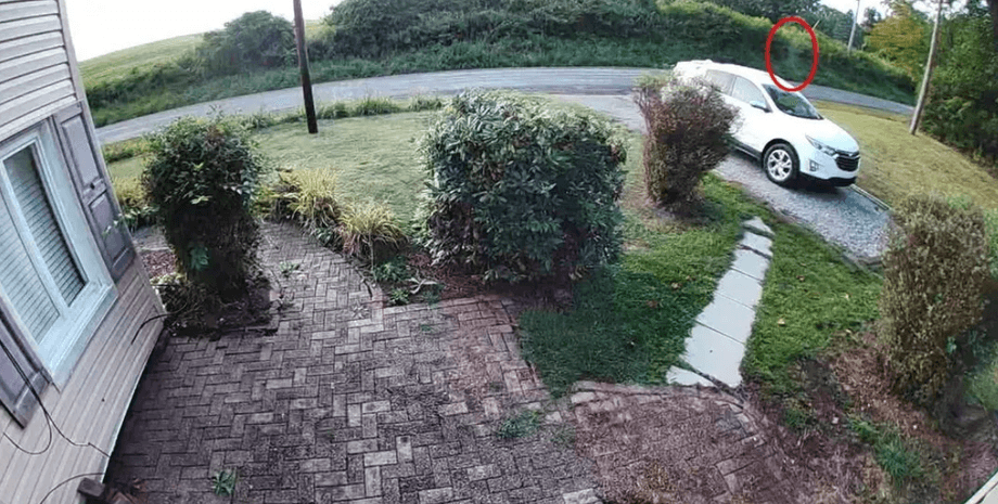 Камера зафиксировала появление призрака: мужчина считает это "зловещим предупреждением"