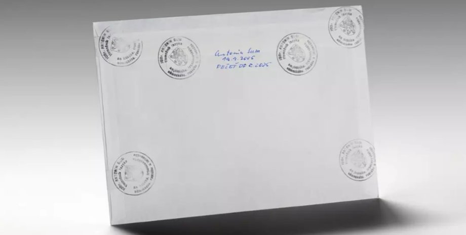 Белый конверт с печатями и надписью Антонина Сумы, который 88 лет оставался невскрытым