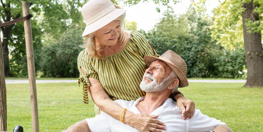 Круглогодично в отпуске: пожилая пара рассказала о необычном способе заработка
