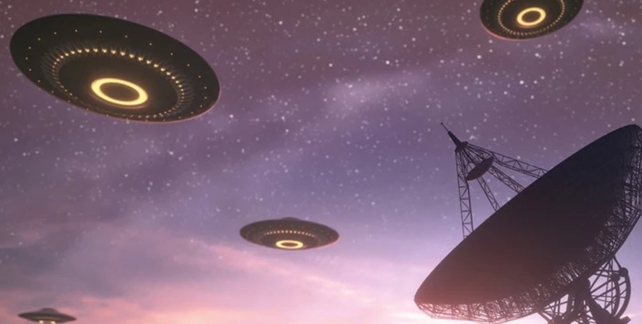Иллюстрация НЛО над радиотелескопом на фоне звездного неба, идея связи с внеземным разумом