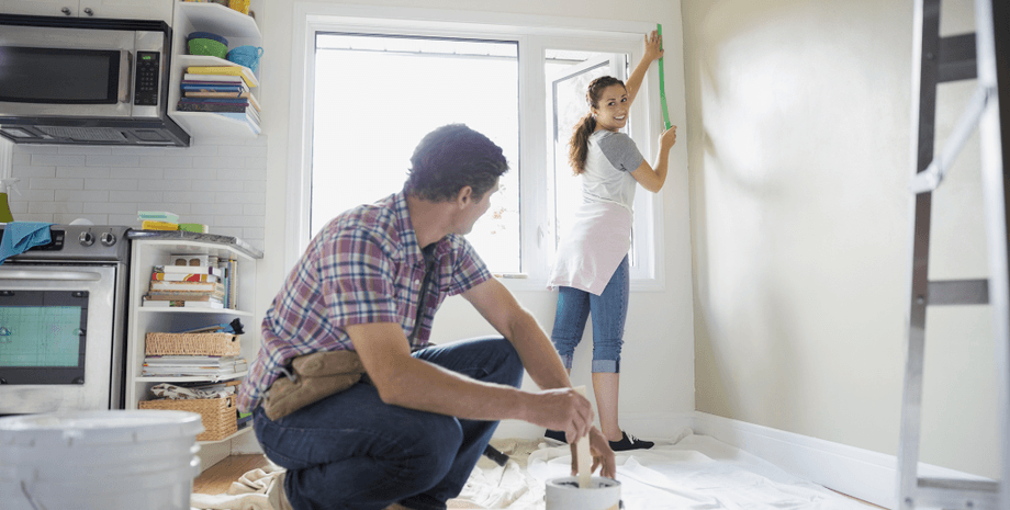 Пара, ремонтировавшая дом 1930-х годов, ошеломлена неожиданной находкой в стене