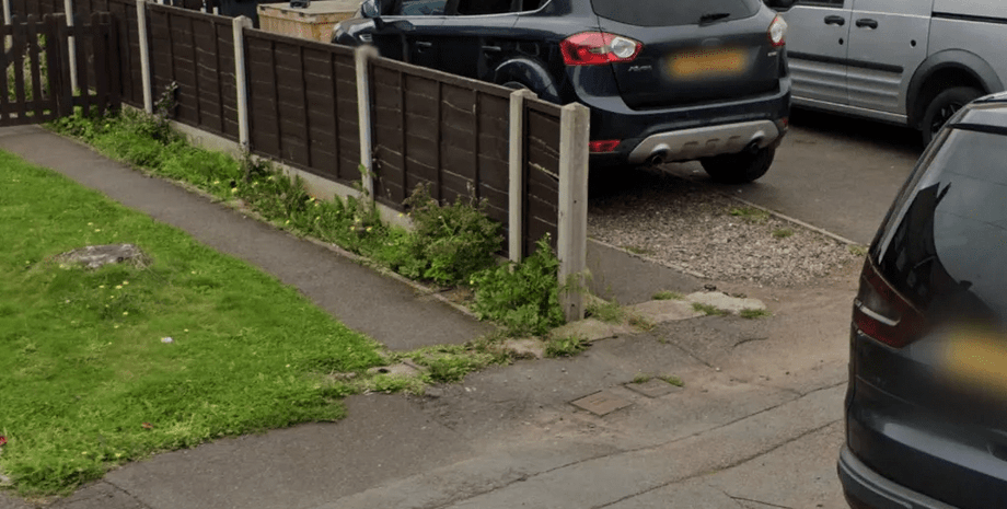 Сосед не понял намека, поэтому женщина решила "дорого" проучить наглеца