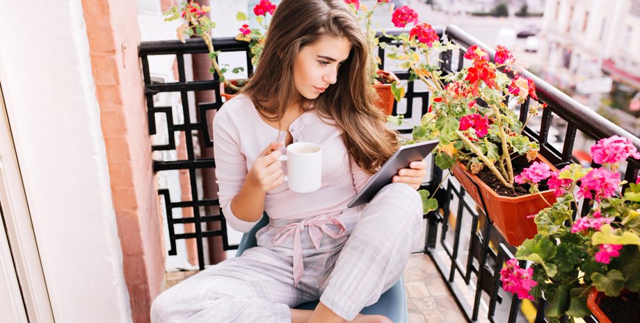 Странная привычки соседки, которую имеет большинство людей, удивила женщину: что она делает