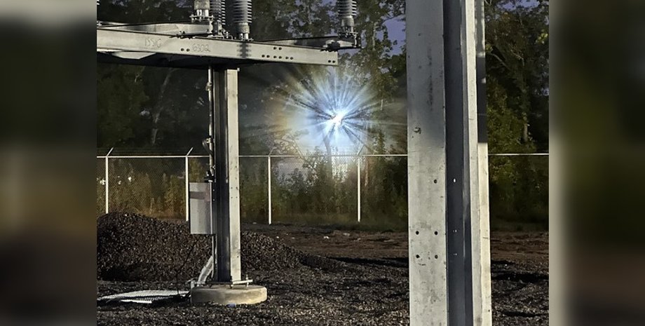 Странное явление попало на камеру мужчины: никто точно не знает, что это на самом деле