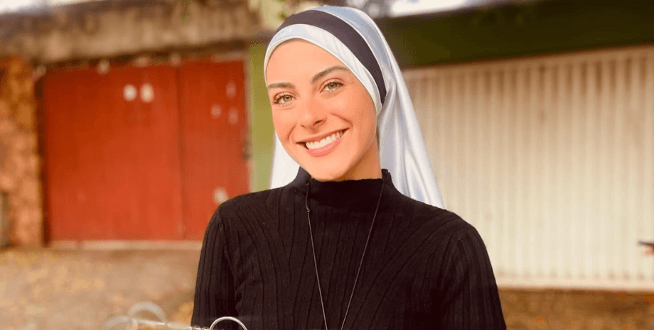 "Теперь только Иисус": модель покинула гламурную жизнь и шоубиз и стала монахиней