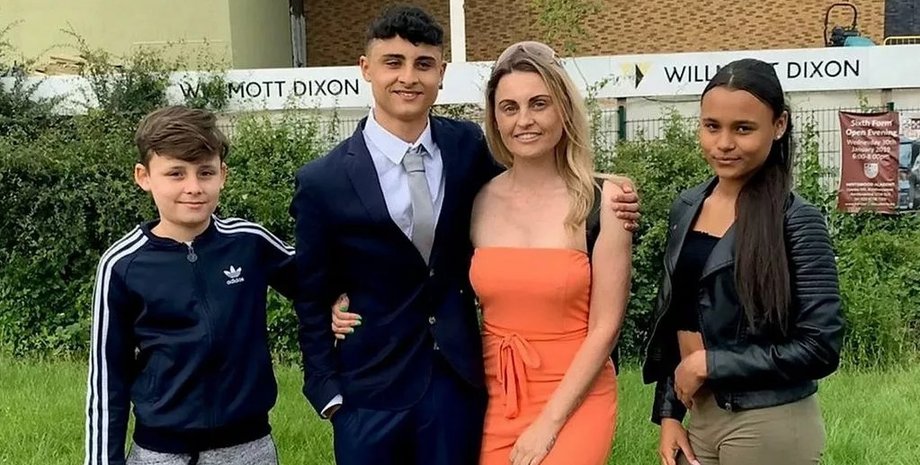 Мать требует от детей оплатить по 333 доллара за праздничный ужин