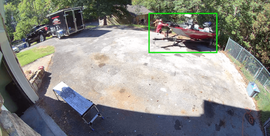 Попытка племянника "просто передвинуть лодку" и помочь дяде закончилась катастрофой