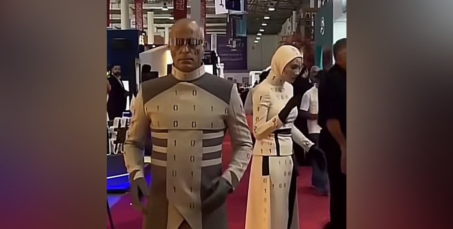 На выставке в Иране людей выдали за роботов