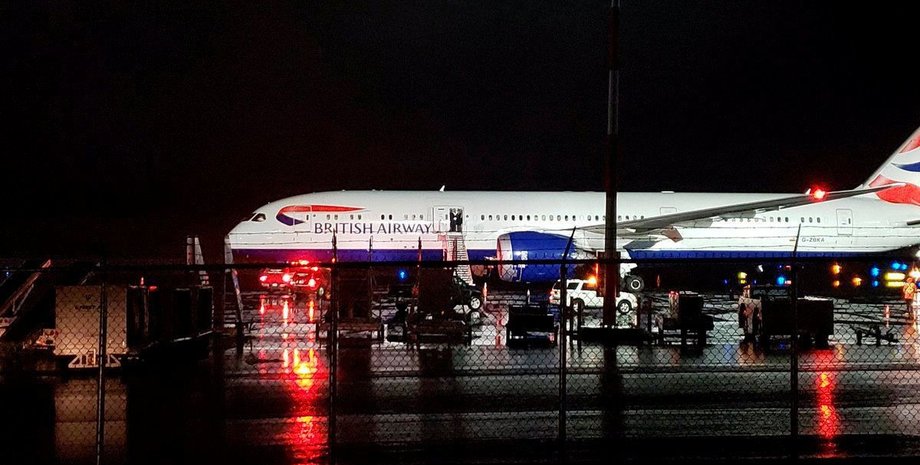 Пилоты экстренно посадили самолет из-за угрозы захвата