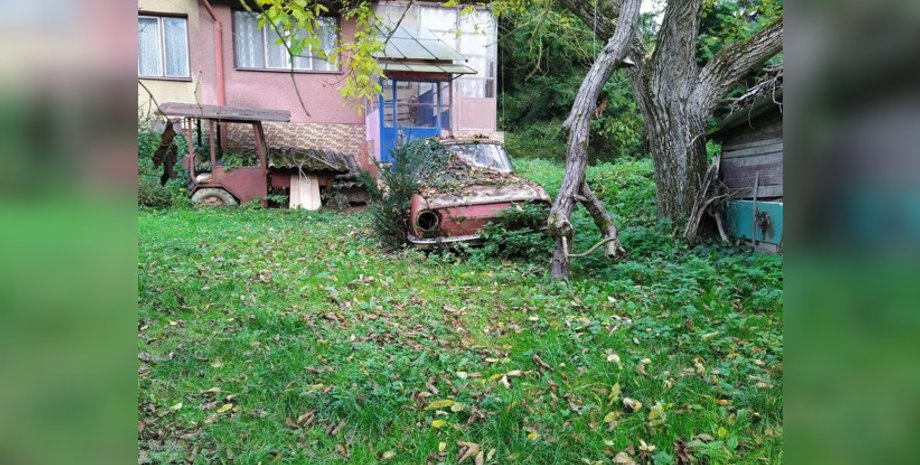 Владелец бесследно исчез: мужчина обнаружил в лесу жуткий заброшенный особняк