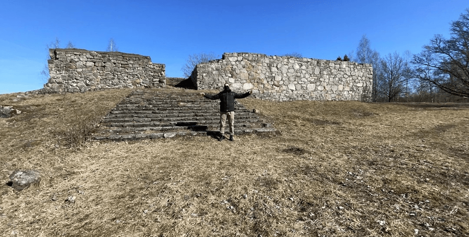 Загадка длительностью в 700 лет: блогер показал руины уникального замка в Швеции (фото, видео)